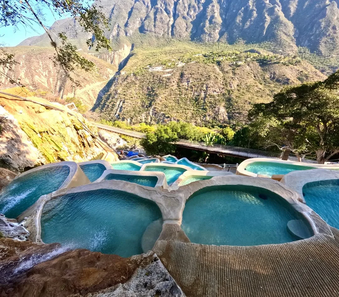 Paisaje del canon con cascada