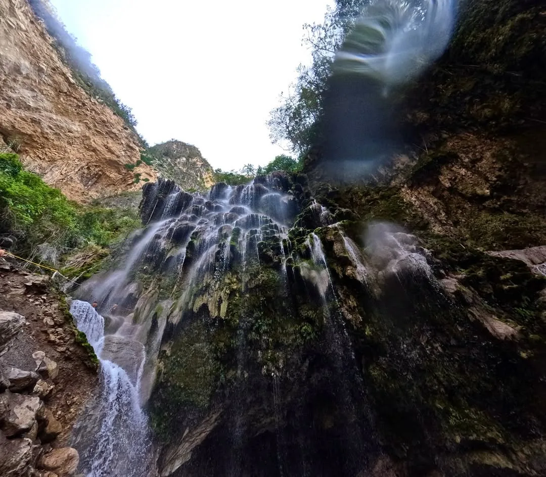 Cascada principal del cañón vista desde abajo