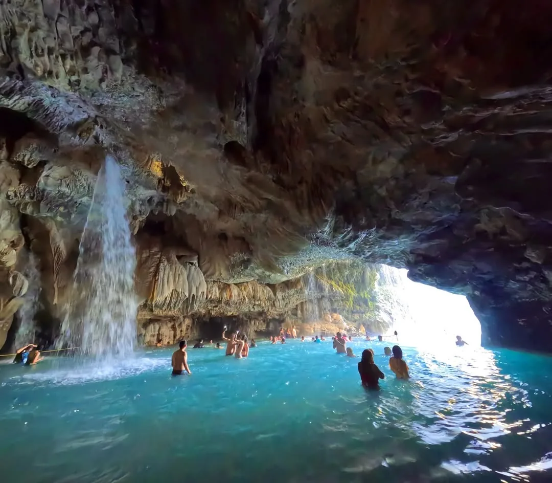 Interior de las grutas termales de Tolantongo con agua a 36°C