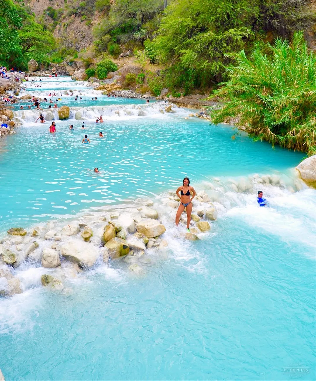 Río turquesa balneario natural en Tolantongo
