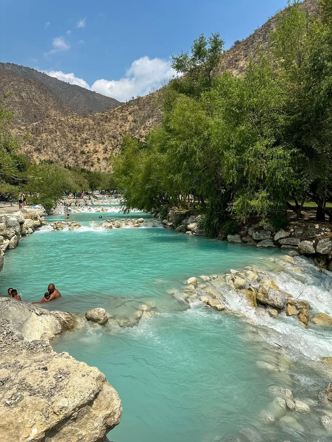 Río termal turquesa de Tolantongo
